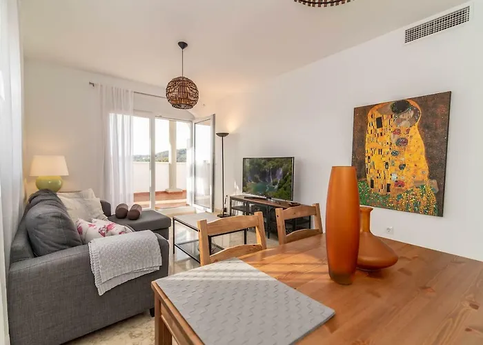 Recently Decorated 2bdr Penthouse In Apartment Fuengirola