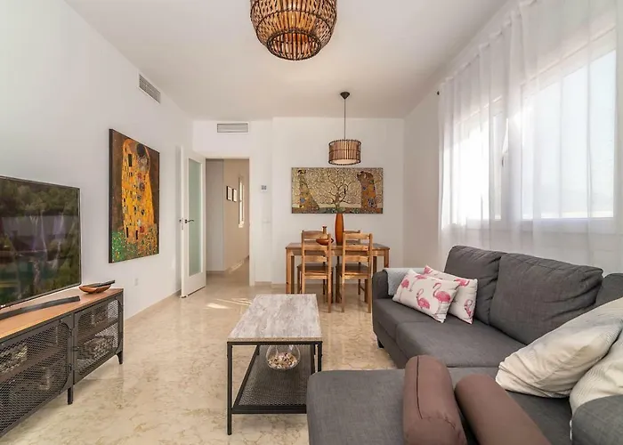 Recently Decorated 2bdr Penthouse In Apartment Fuengirola