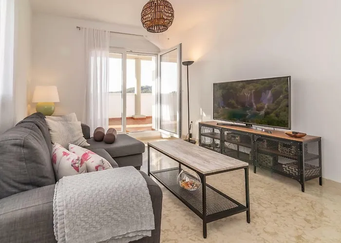 Recently Decorated 2bdr Penthouse In Apartment